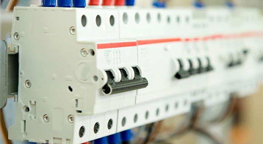 Need A Fuse Between A Battery And Inverter